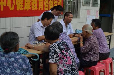 “關愛居民，送健康”——橋頭石水口社區綜合服務中心攜手社區衛生服務中心開展健康咨詢活動